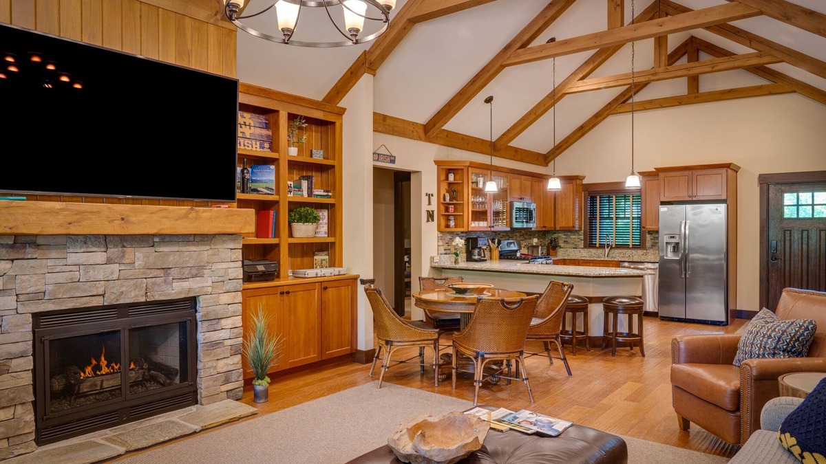 Harbor Springs Cottage | Private 4 Bedroom-8 Bed Cottage Near Ski Resorts! Stay at True North Golf Club