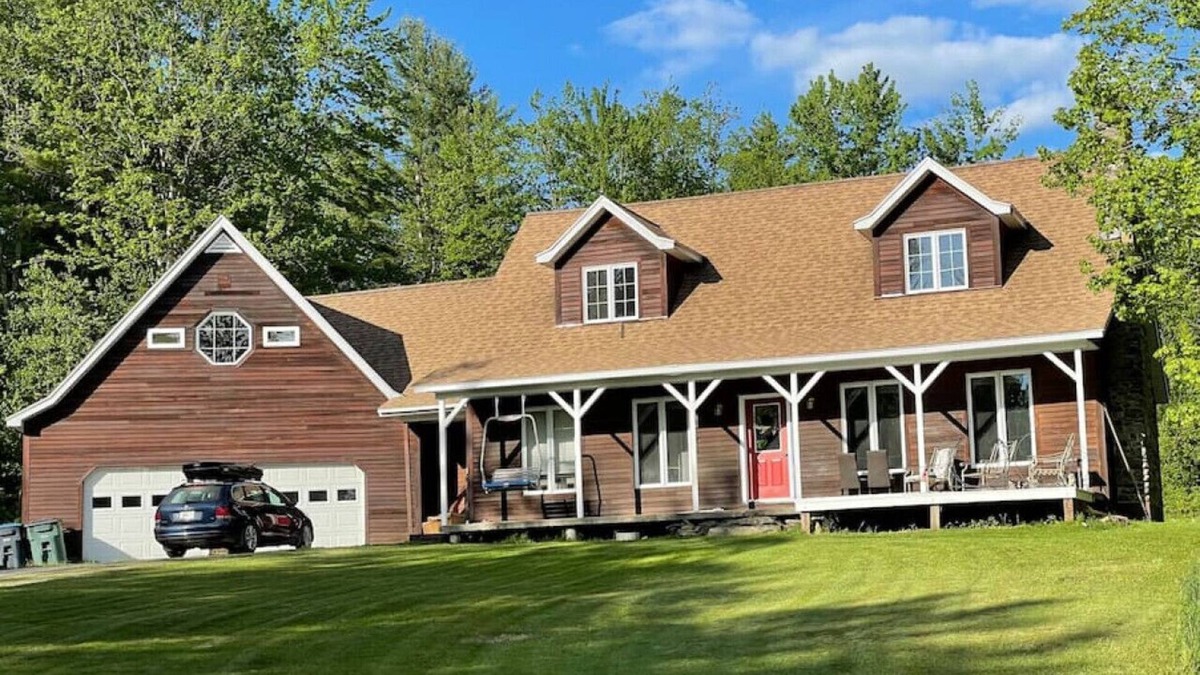 Underhill House | Private 4 Bedroom House on 20 Acres in Underhill