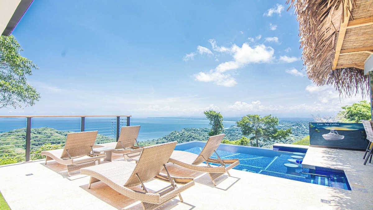 Jaco Villa | Private 4-bedroom Villa, Complimentary Chef, 24/7 Security