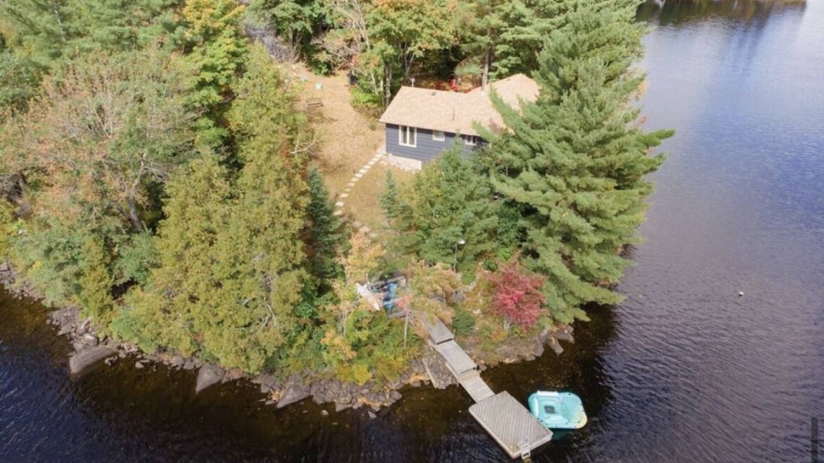 Dunchurch Cottage | Private, 4 season lakehouse with incredible views!