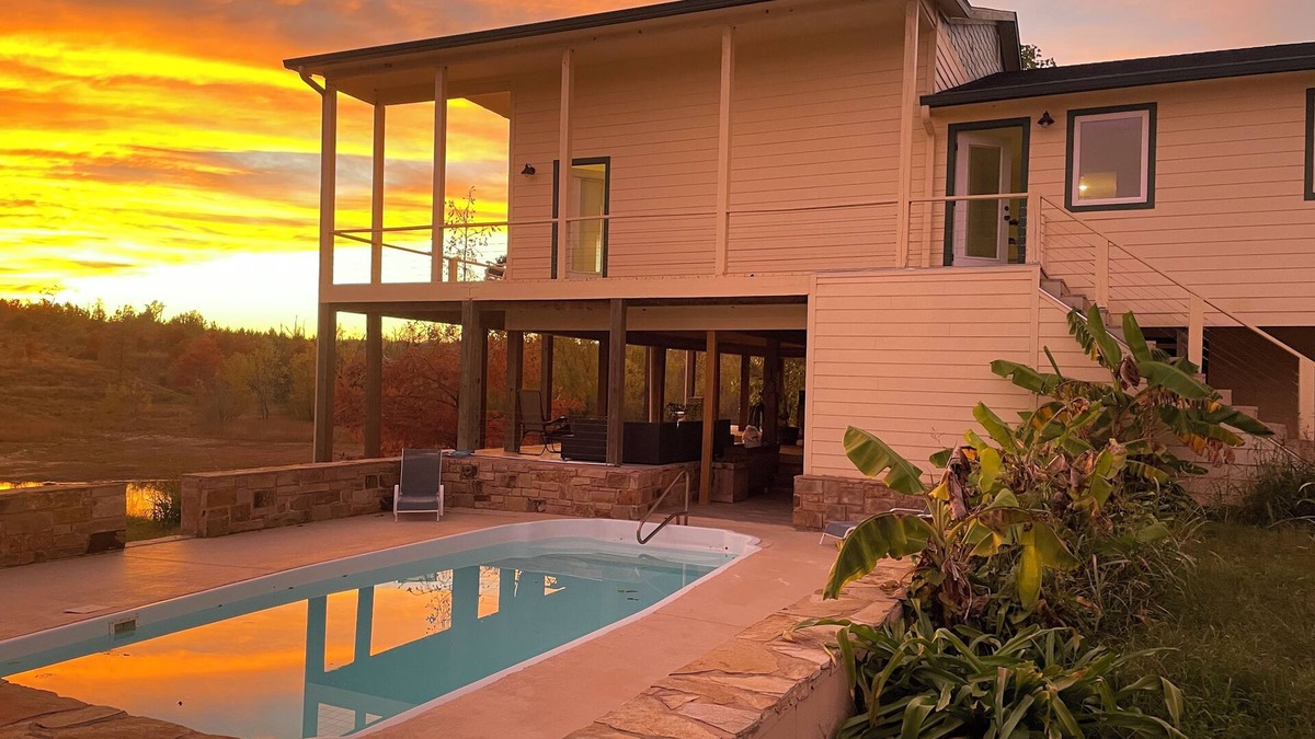 Smithville House | Private 40 Acre Ranch House/3 Acre Lake with Pool and Hot-tub/Near Bastrop