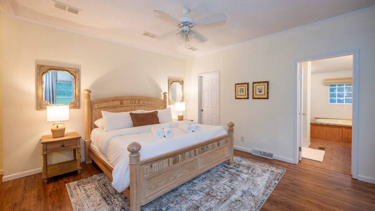 Concord House | Private 4BR Oasis | 2 KNG BDs | 4 TVs | Free Wi-Fi