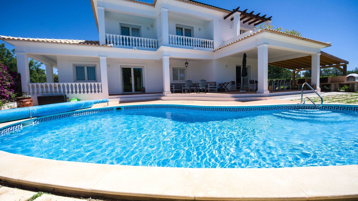 Vale de Parra Villa | Private, 5 bedroom, 6 bathroom villa with views of sea and nature reserve.