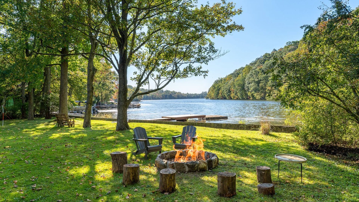 South Salem House | Private 5 bedroom lake front residence