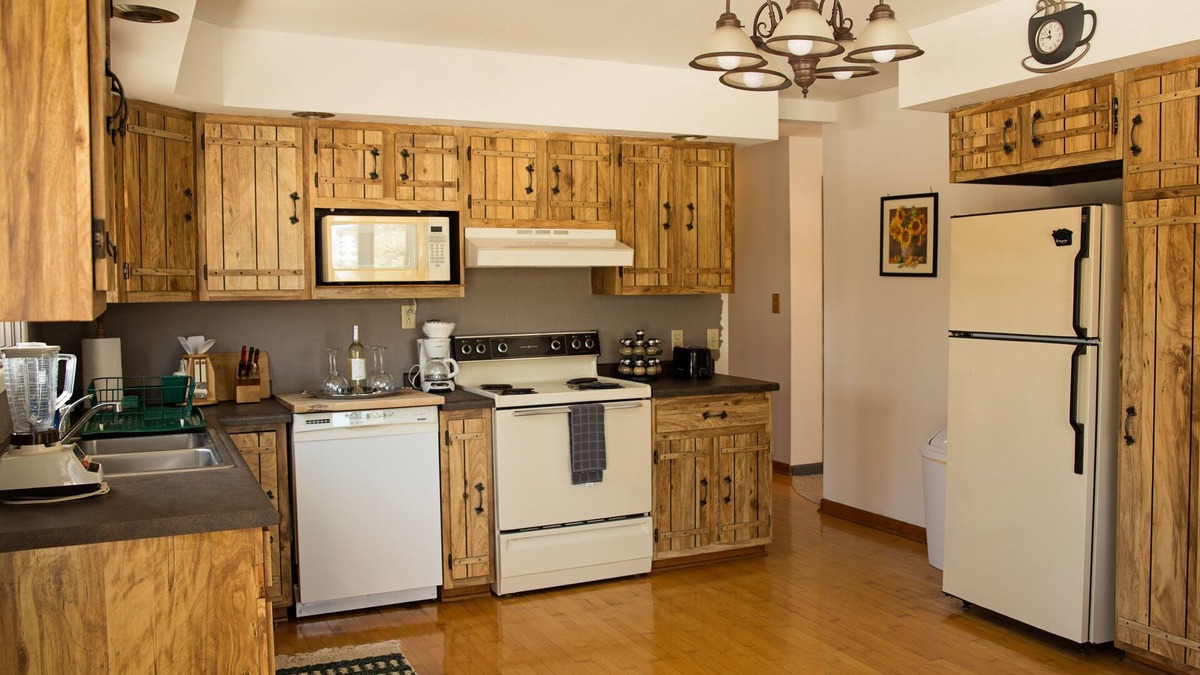 Bruce Crossing House | Private 5 Star Home in Downtown Bruce Crossing w/Sauna + Parking