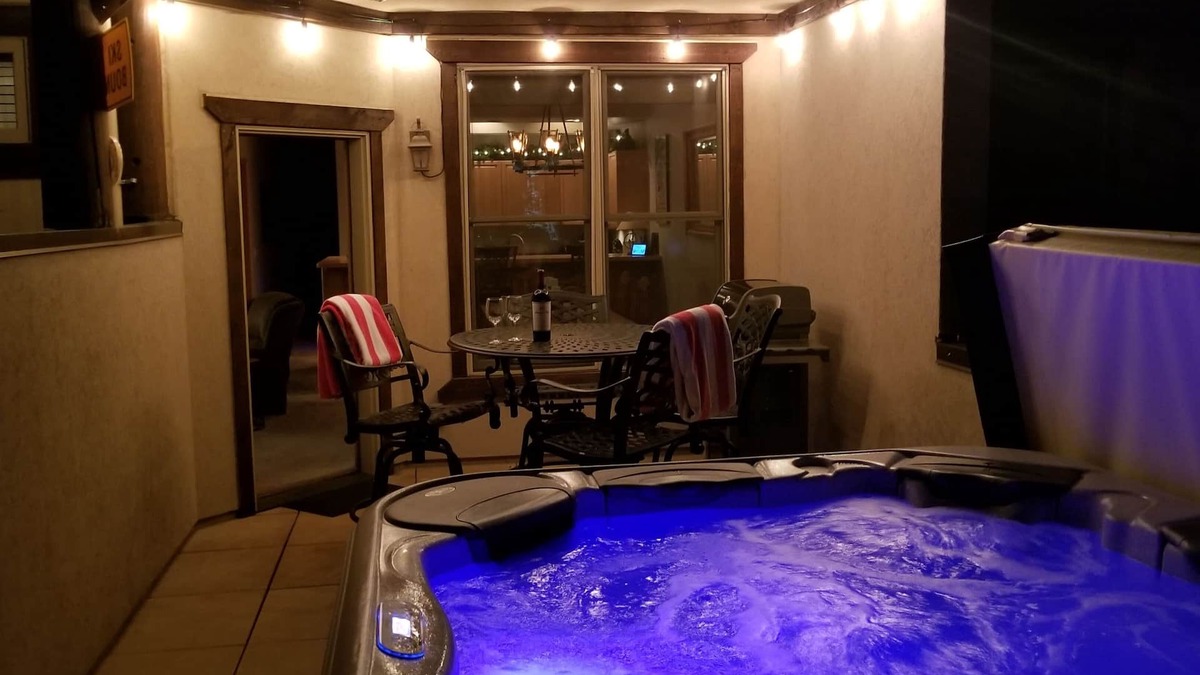 Warrior's Mark Condo | Private 6-Person Hot Tub~Walk to Lift/Town~New Remodel~5-Star Host~Hi-Speed WiFi