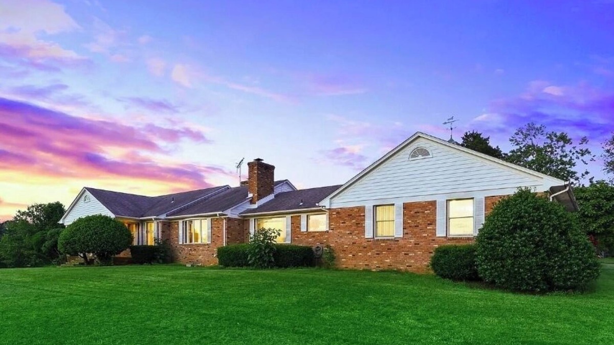 Greenville House | Private 6BR Retreat | Pool, Grill, Nature