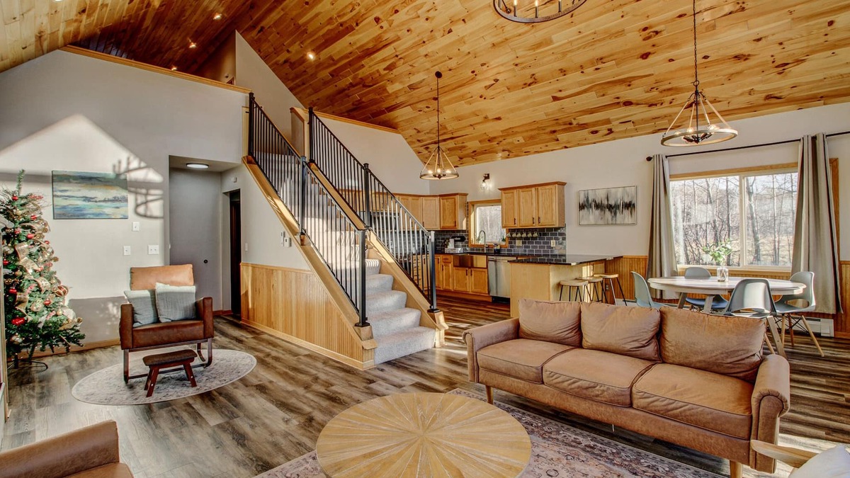 Lakeview Cabin | Private - 7 bed 3 bath Lake Cabin +Hot Tub +Dock +2 Pedal Boats +2 canoes +Sauna
