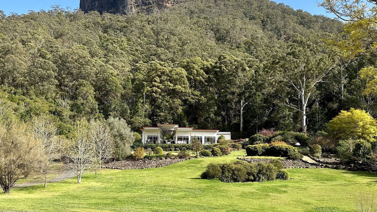 Lamington House | Private acreage luxury in the mountains with crystal clear creek