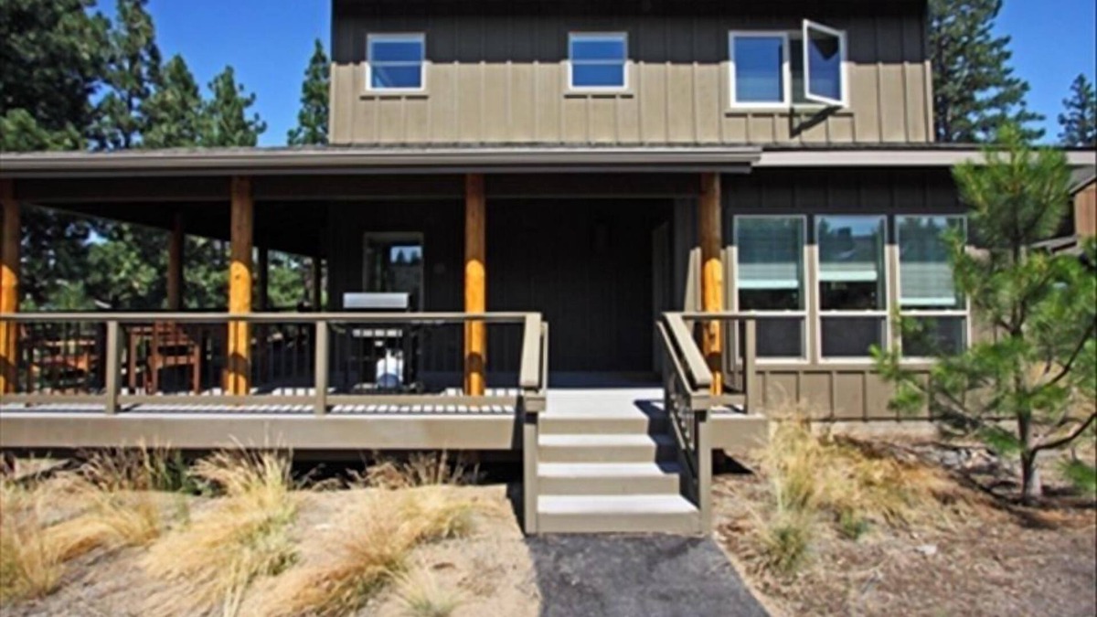RiverWild House | Private Air Conditioning Wifi Hot Tub Fireplace Pet Friendly