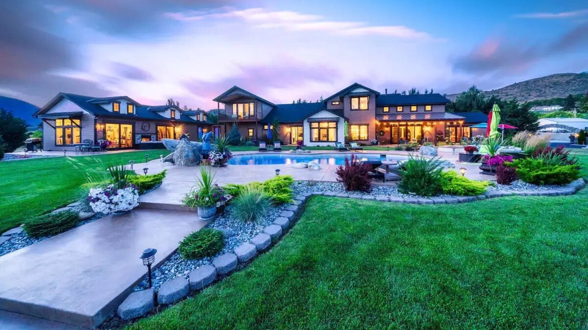 Manson House | Private All Suite Lakefront Estate with Pool House Set on Manicured Grounds
