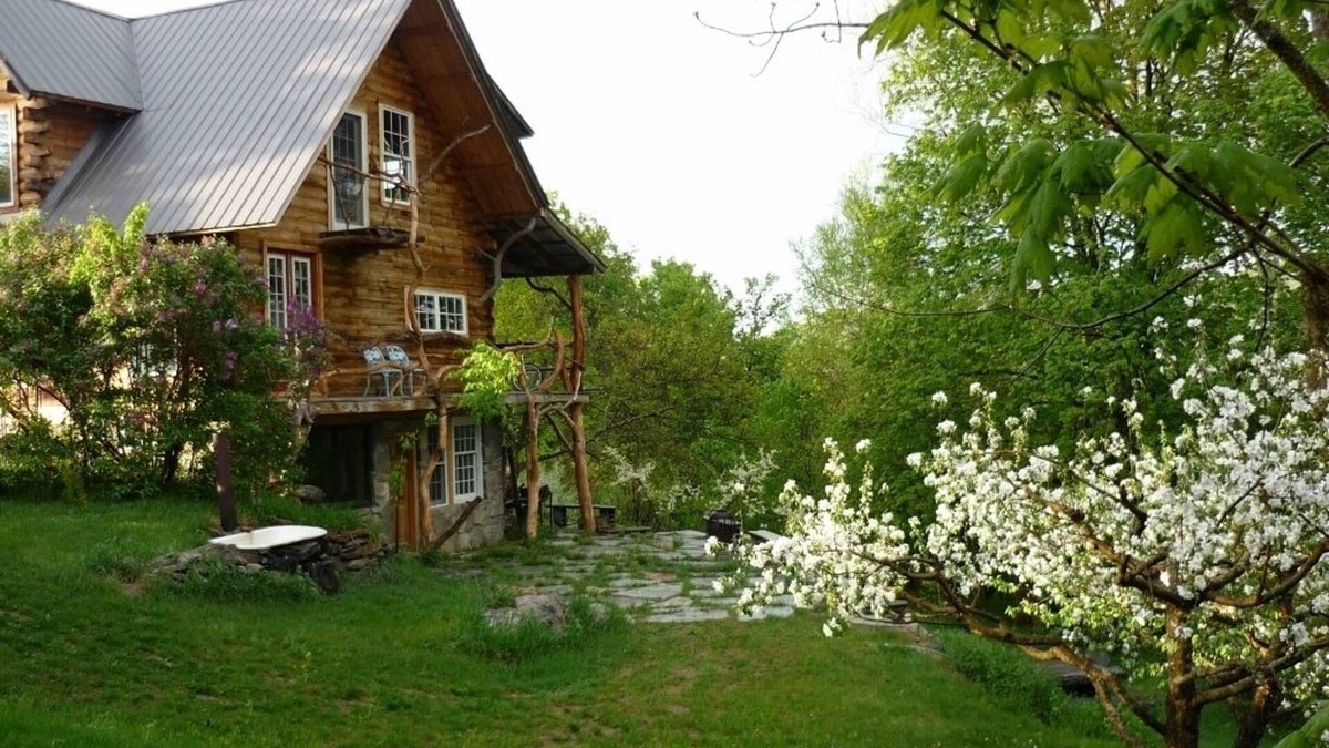 West Pawlet Cabin | Private and Artistic cabin, Pet friendly, no cleaning fee