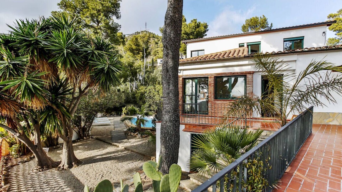 Castelldefels Villa | Private and Charming Villa 5 min to Beach and 20 min to BCN!