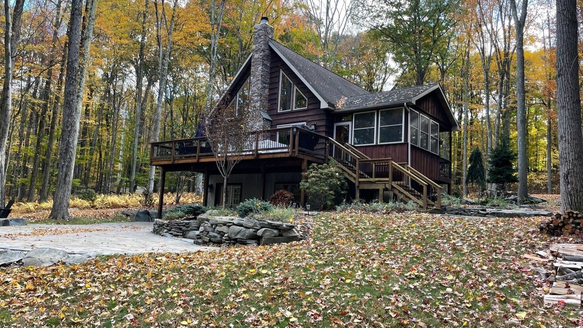 Lakeville Cabin | Private and Cozy Lake Wallenpaupack Retreat