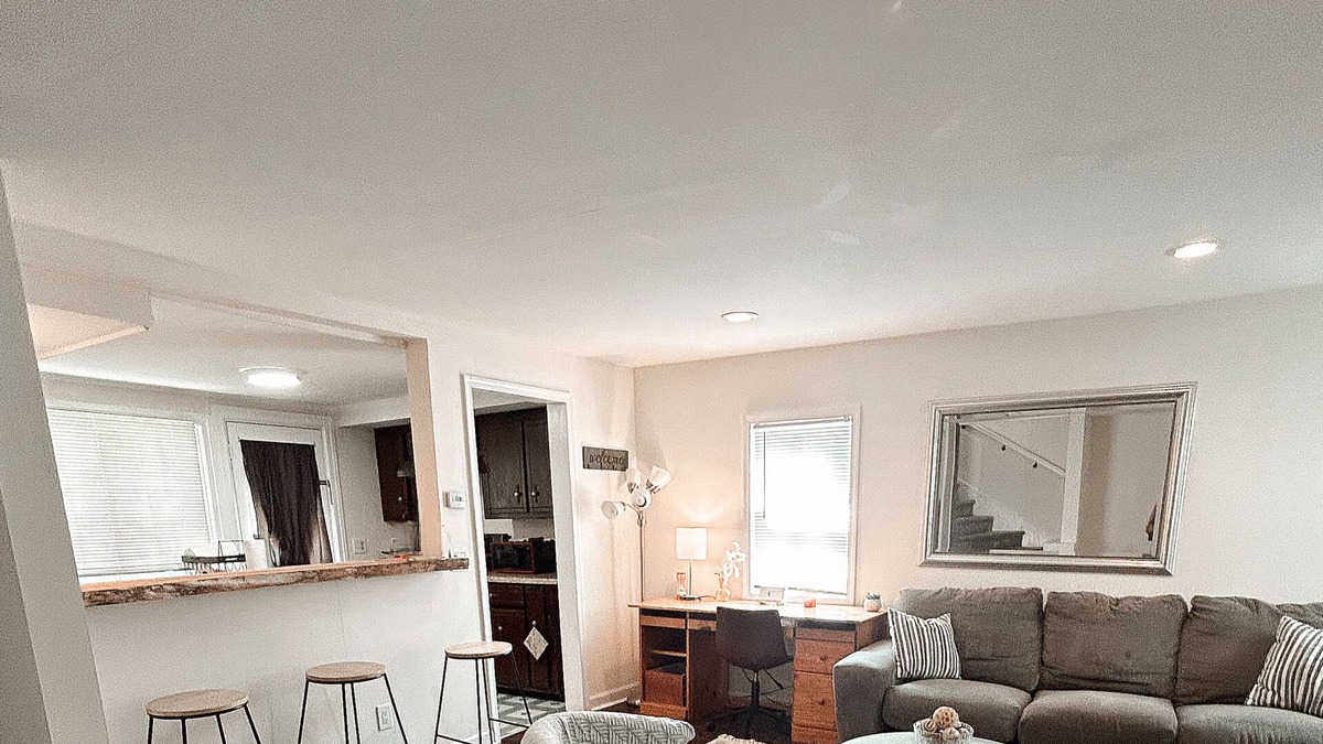 Little York House | Private and Cozy 2 Bedroom House with Amenities!