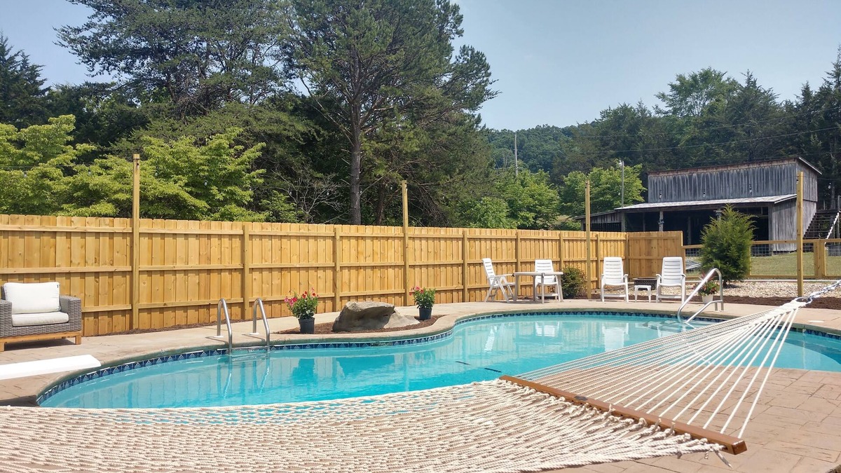 Kodak Cabin | Private and peaceful cabin in convenient location with seasonal outdoor pool