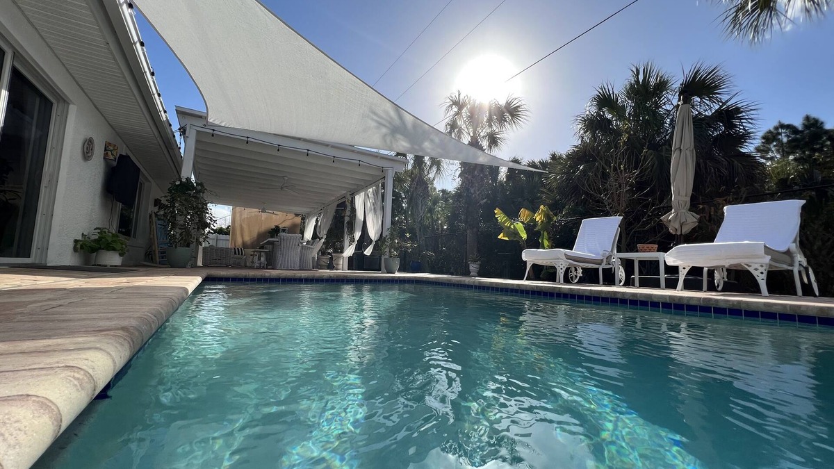 Palm River Estates House | Private and Peaceful Home