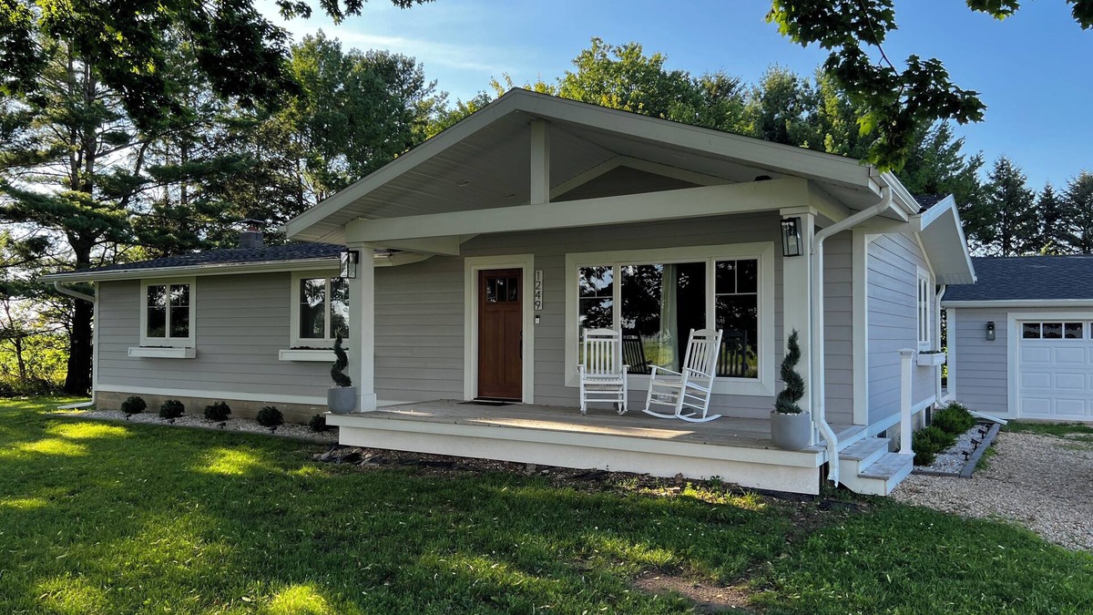 Waverly House | Private and Relaxing Acreage in West Waverly