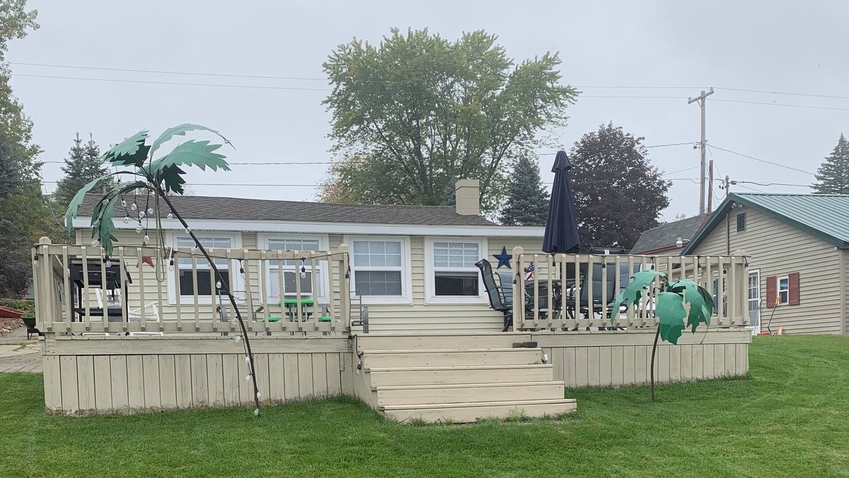 Farwell Cottage | Private and relaxing Four Seasons Cottage on all sports lake with sunrise views!
