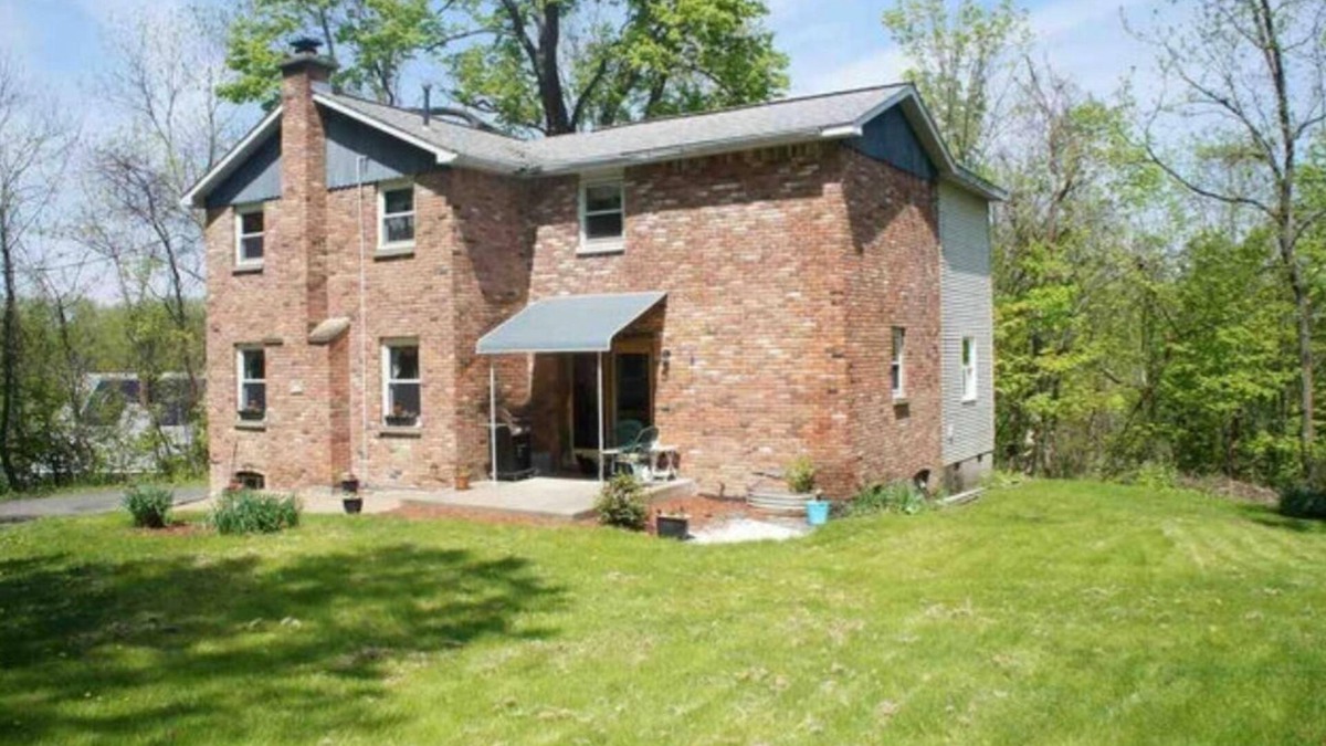 Castleton-on-Hudson House | Private and Serene Brick Hilltop Home, Large Yard Close to State Park and Albany