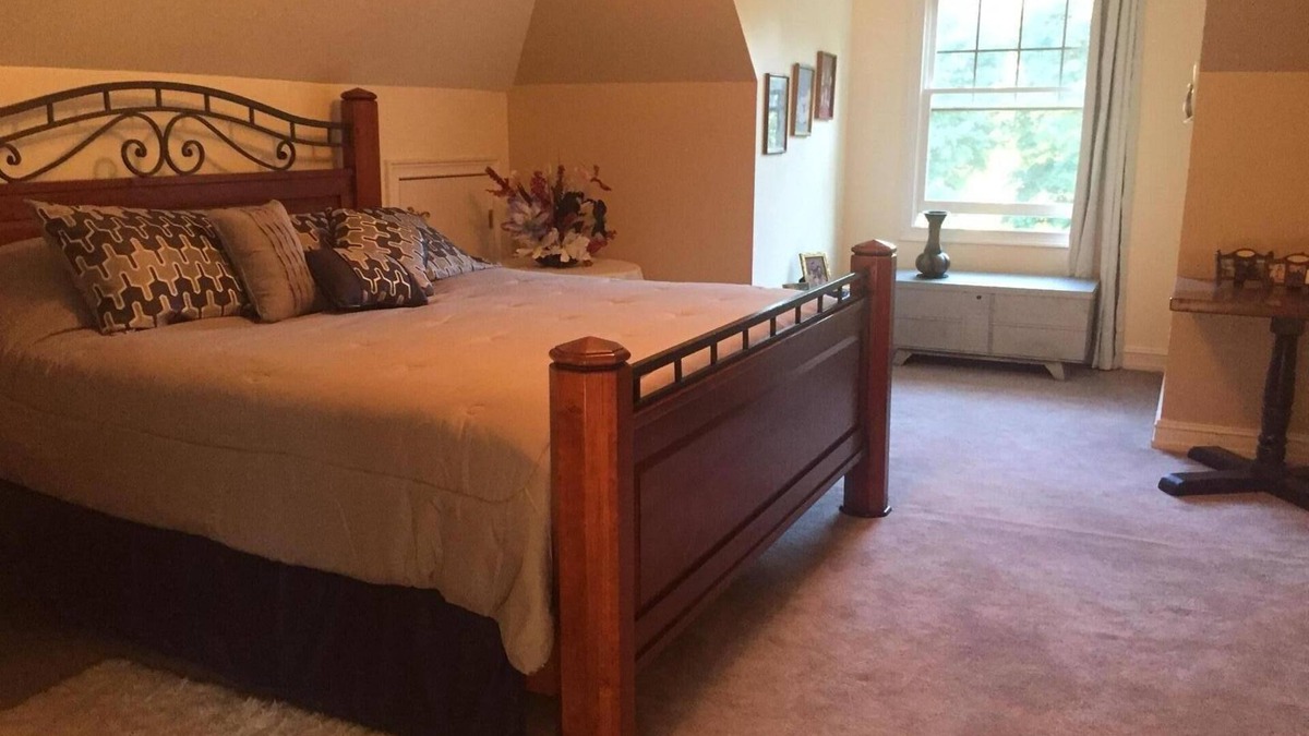 Rochester House | private and spacious