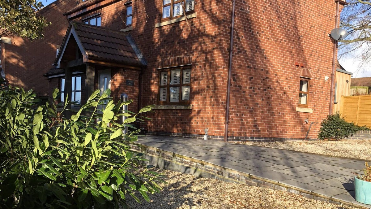Kneesall House | Private and spacious 3-bedroom home with garden