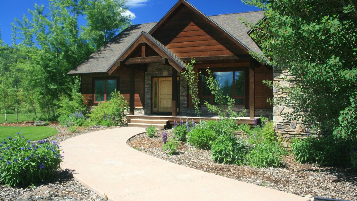 Victor House | Private and spacious 6 bedroom high end house in beautiful Victor, Sleeps 16!