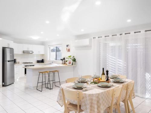 Forest Lake House | Private and Spacious 4BR Home with Parkview 5mins to Mall