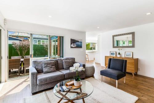 Greenlane - Ellerslie House | Private and sunny 3-bedroom home with parking