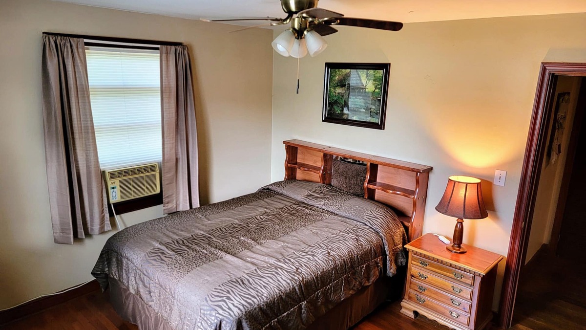 Colonial Heights House | Private apartment just off I-95 by Fort Lee Military Base & Va State University