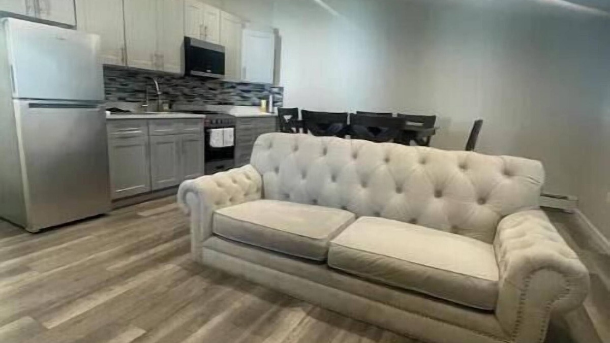 Plainedge Apartment | Private apartment. 1 min to the 135