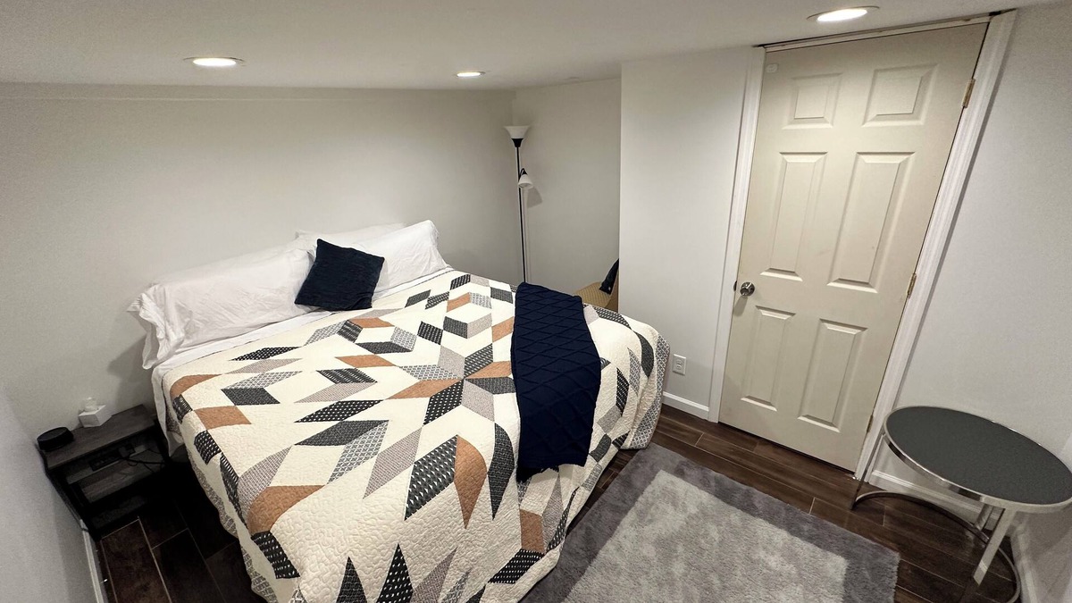 Culleoka Apartment | Private apartment at Scribners Mill - California King Bed