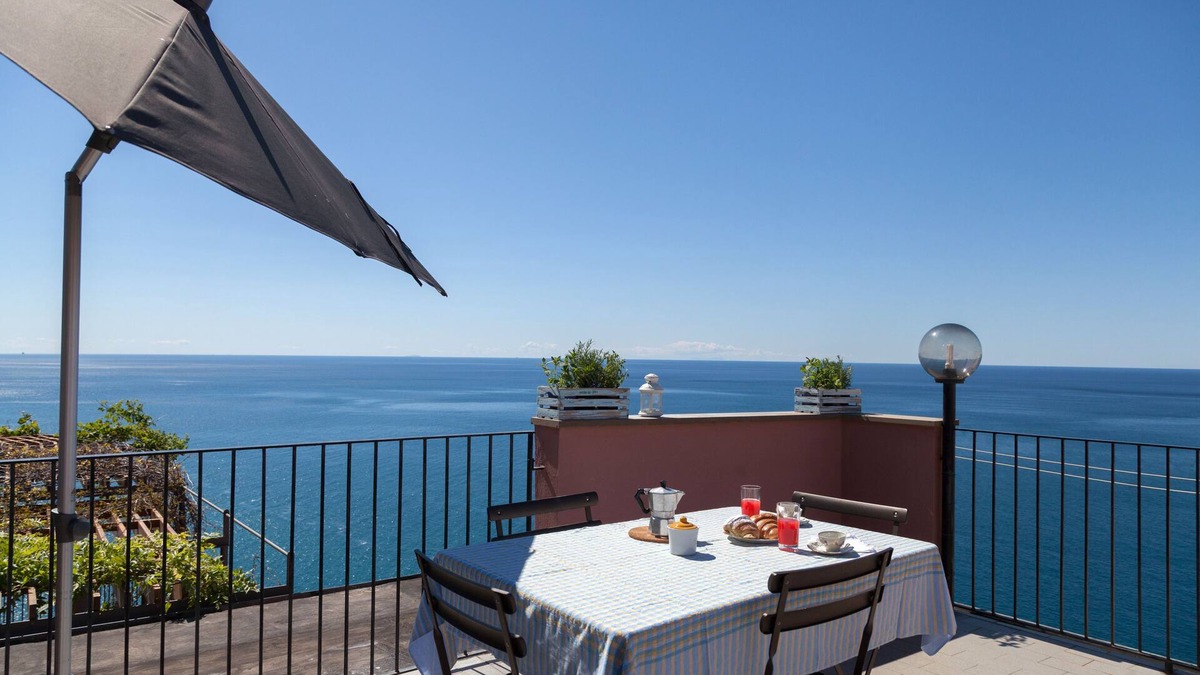 Corniglia House | Private apartment in Corniglia Cinque Terre, terrace sea view