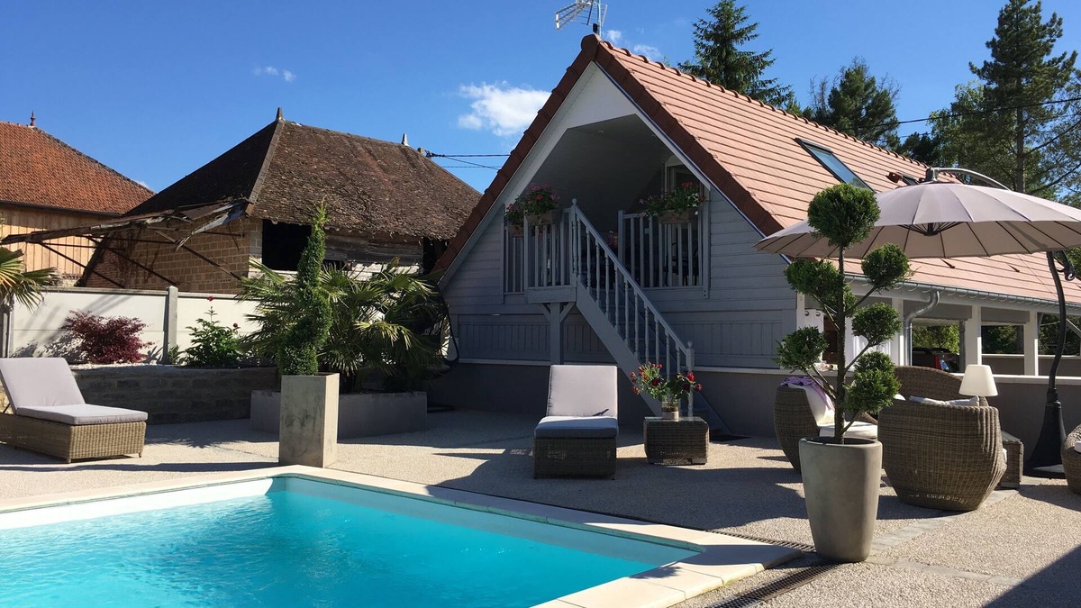 Villechetif Apartment | PRIVATE APARTMENT TERRACE SWIMMING POOL BED & BREASFAST