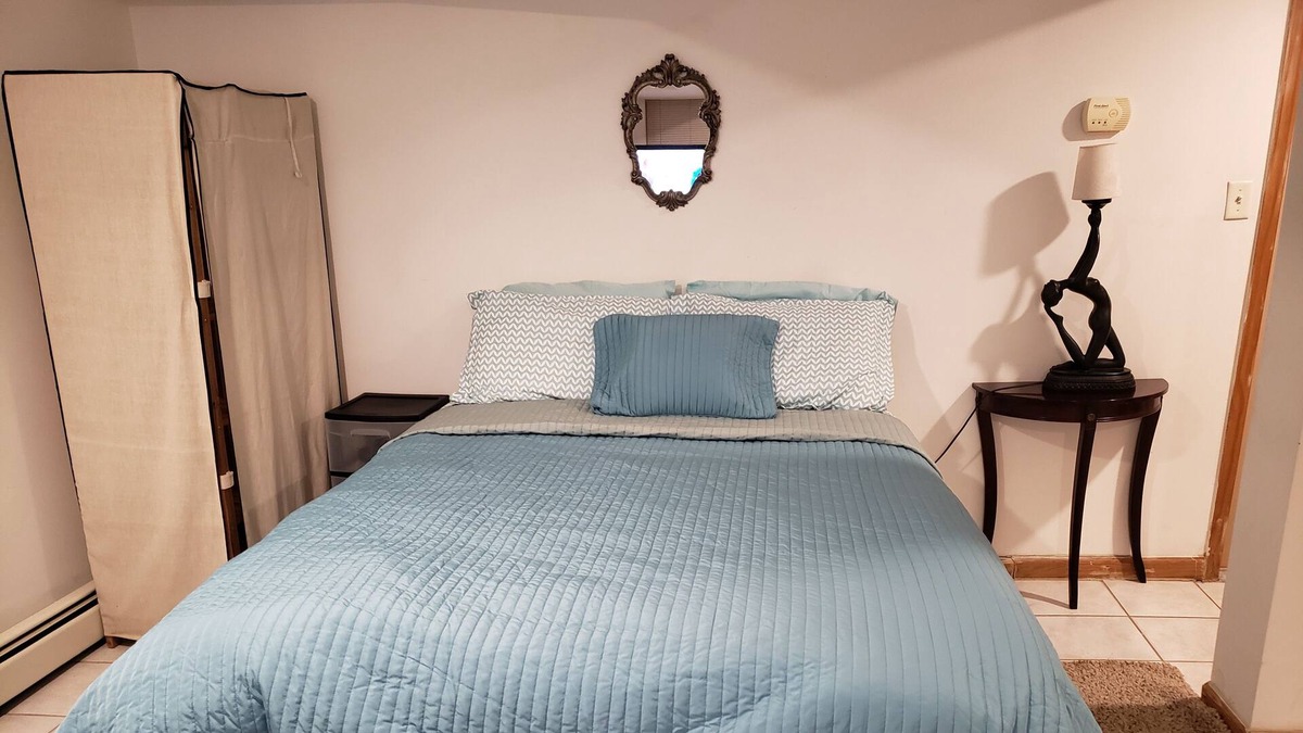 West New York Apartment | Private Apartment with Backyard, 15 min to Times Square