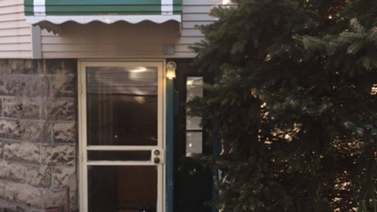 Skokie Apartment | Private Apartment With A Private Entrance To Our Cozy Newly Renovated Apartment