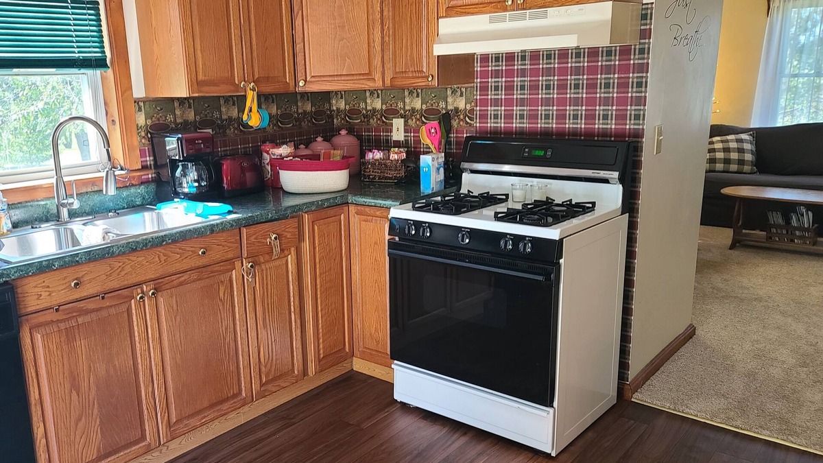 Reedsville Apartment | Private apt approx 20 from Sabraton/Morgantown & 30 mins from Stadium/Evansdale