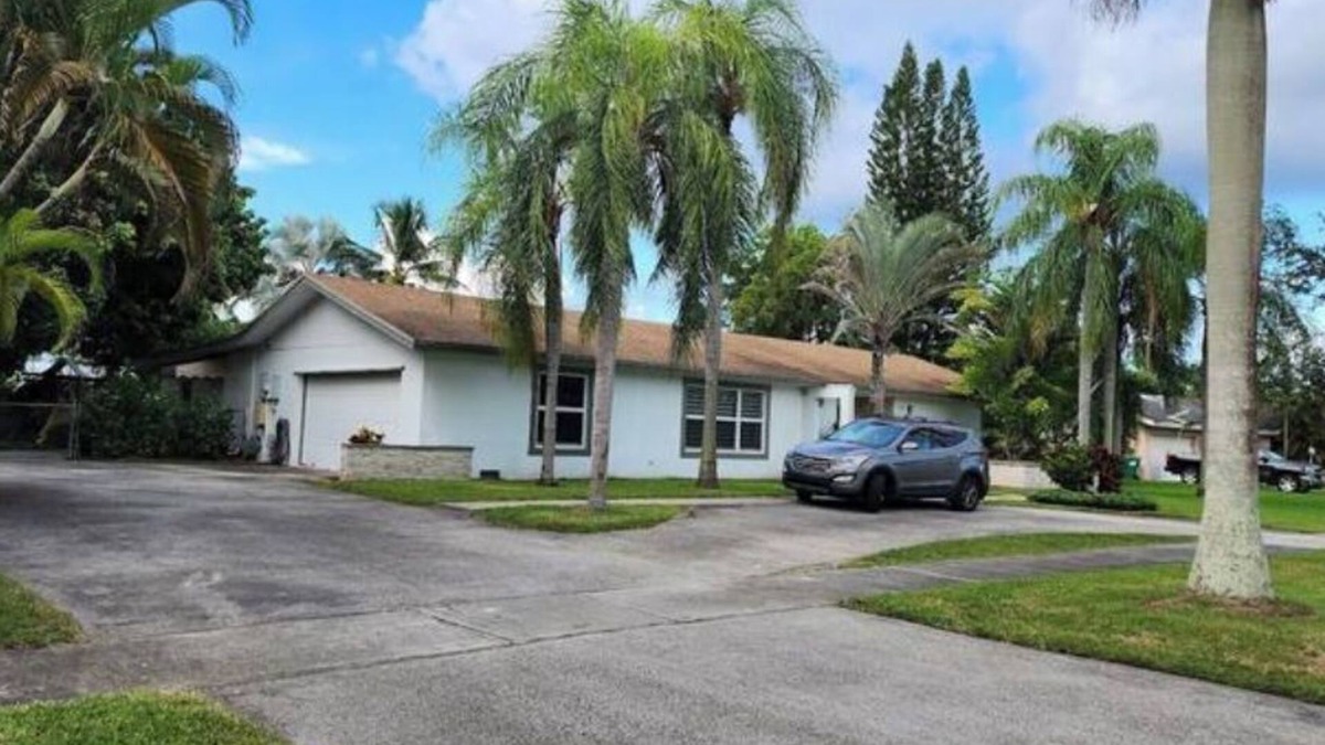 Ludlam Apartment | Private Apt Kendall - Near Zoo and Miami D College
