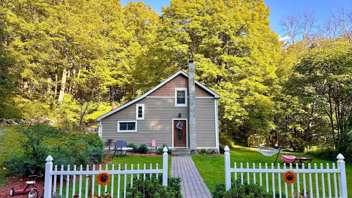 Wantage House | Private AT Historic Mountain Home. Where Serenity awaits. Right off the AT!