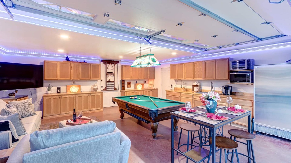 Vista Cottage | Private, ! B/B, Billiard room with deck, Outdoor living, Privacy, Fenced, Yard
