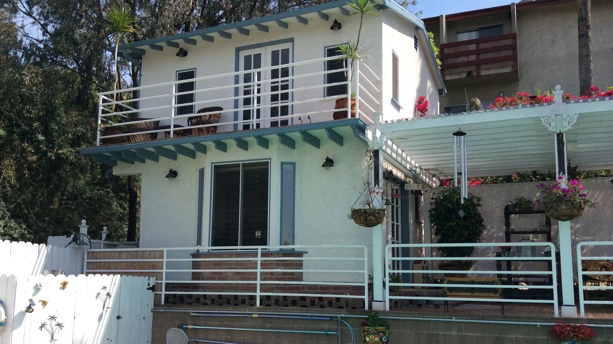 Eagle Rock House | Private back house for rent in beautiful Glendale!