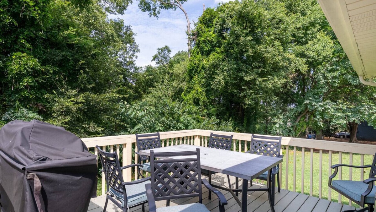 Shannon Apartment | Private Backyard Free Parking Grill Deck