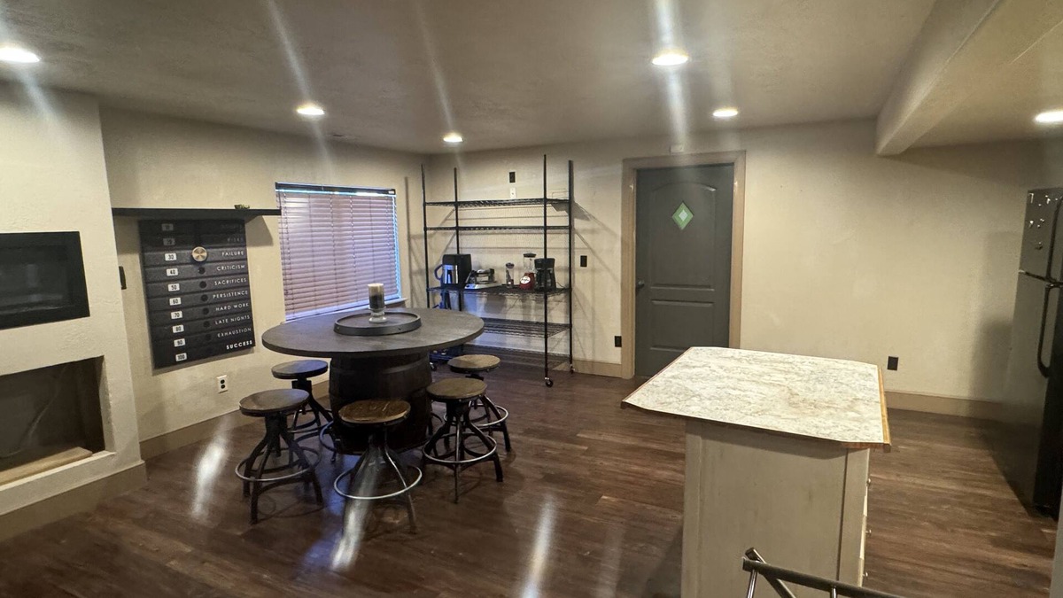 Herriman House | Private Basement With Home Theater & Fast WIFI