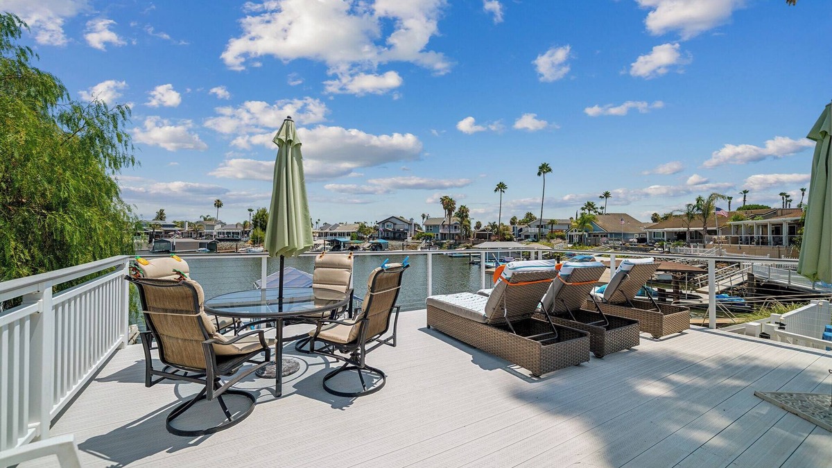 Discovery Bay House | Private Bay Mins to Fast Water! Spa!