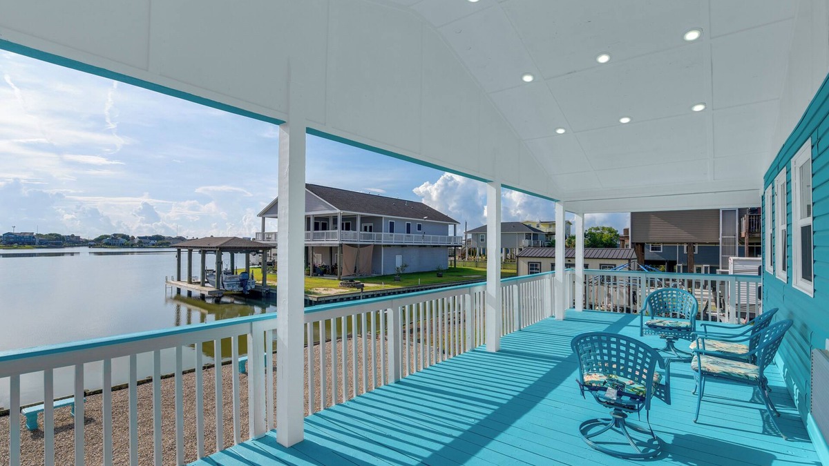 Hitchcock House | Private Bayfront Access 10 Mi to Galveston Beaches