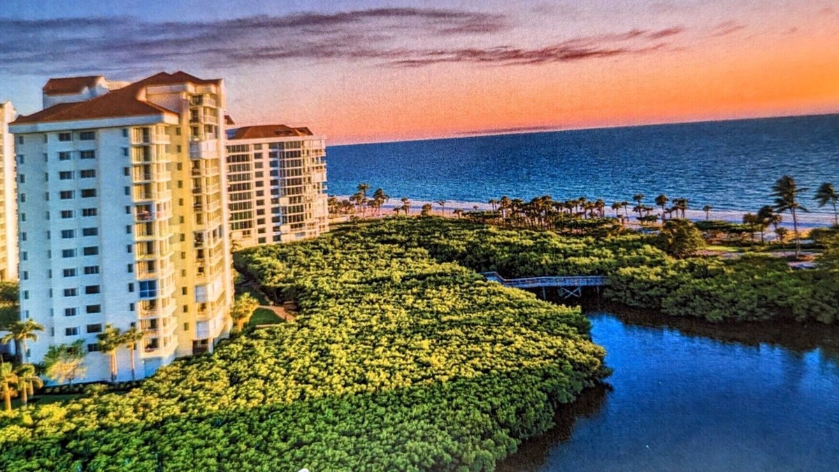 Park Shore Condo | Private beach access! Deluxe Condo with beautiful Gulf and Clam Pass views
