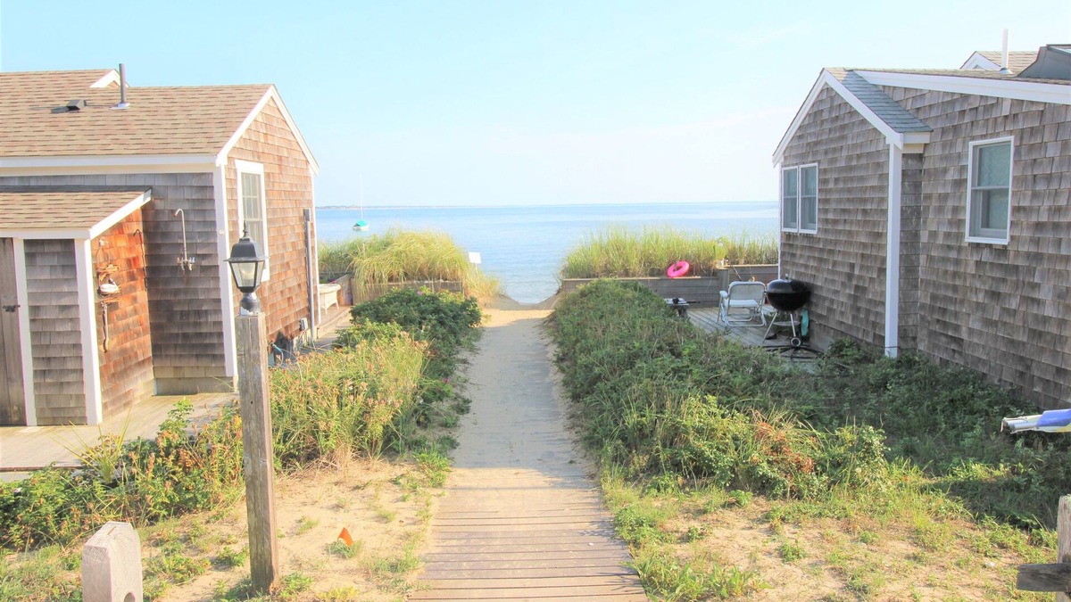 Wellfleet House | Private Beach. Big Beach house. Kayaks. SUP.