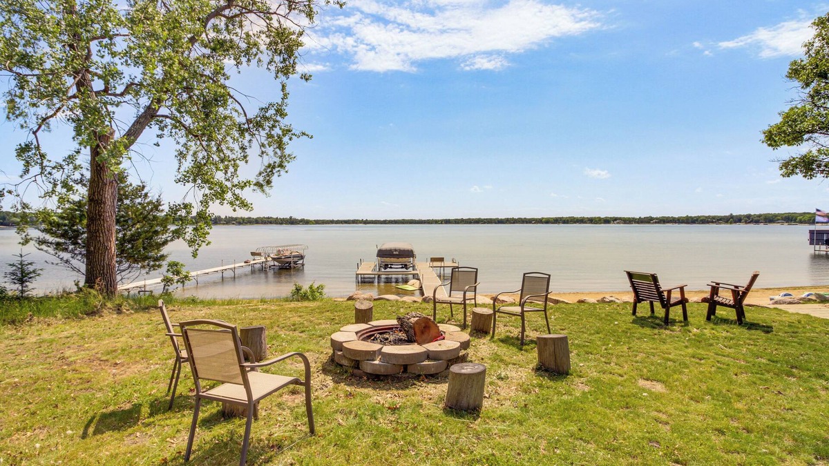 Baxter Cabin | Private Beach & Dock: White Sand Lake Retreat!
