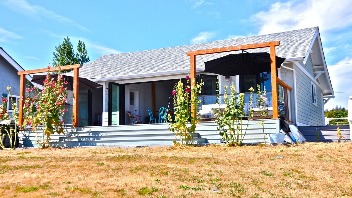 Point Roberts House | Private Beach, Fully Renoed Cottage, 50 Feet Of Waterfront on South Beach!