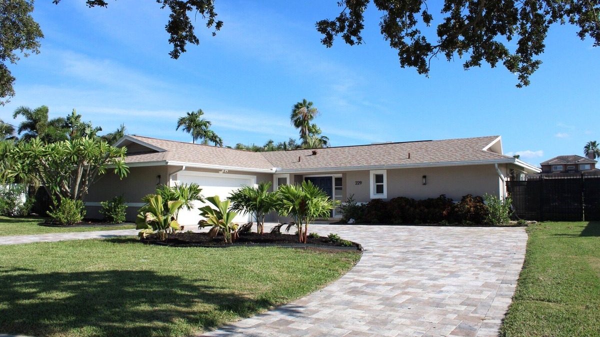 Island Estate House | Private beach house, private dock & spa Clearwater Beach intercoastal waterway